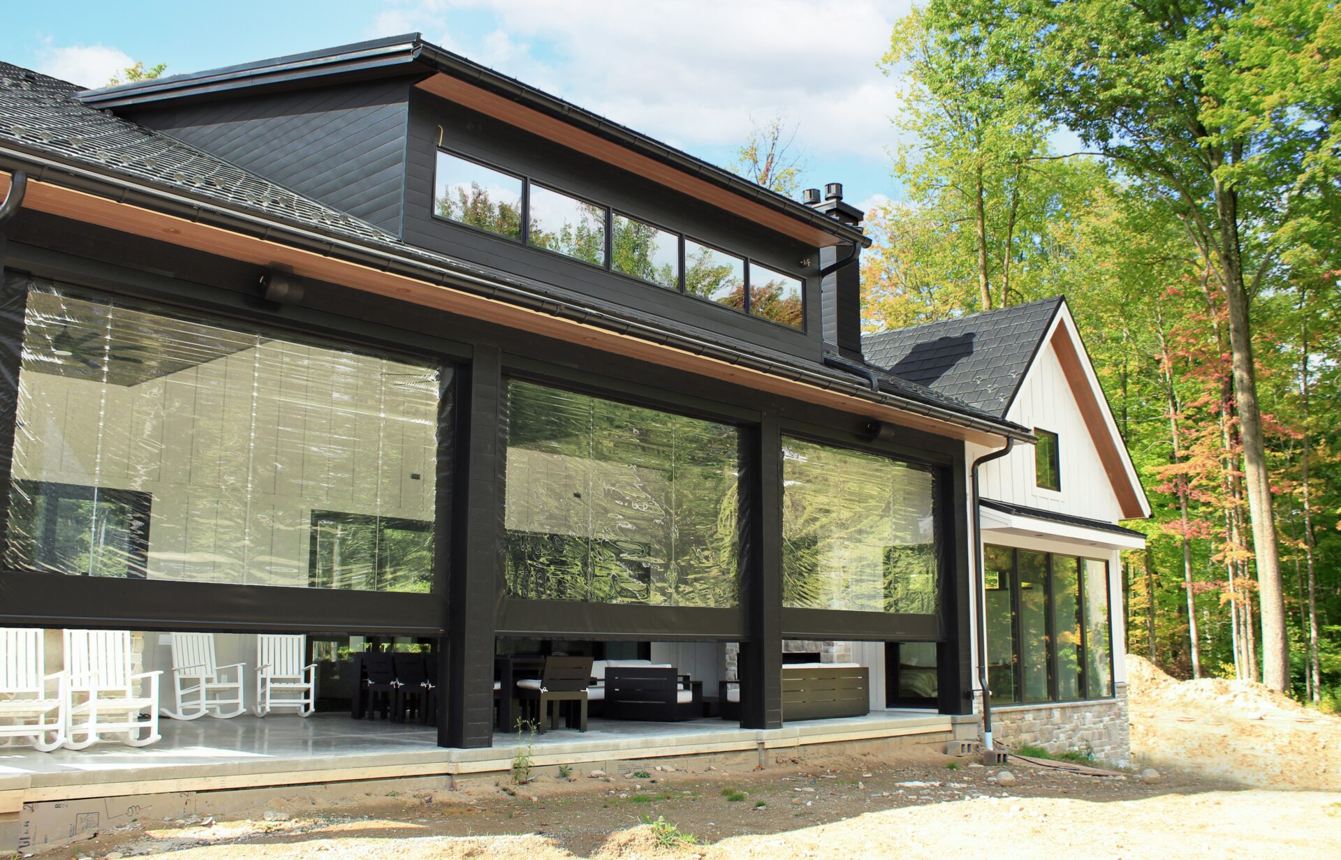 Screening Solutions Ohio transforms this outdoor patio into a four season room with Phantom Retractable Vinyl. With the touch of a button, Phantom’s Clear Vinyl will retain heat while keeping out the elements, allowing you to enjoy your porch all year long.