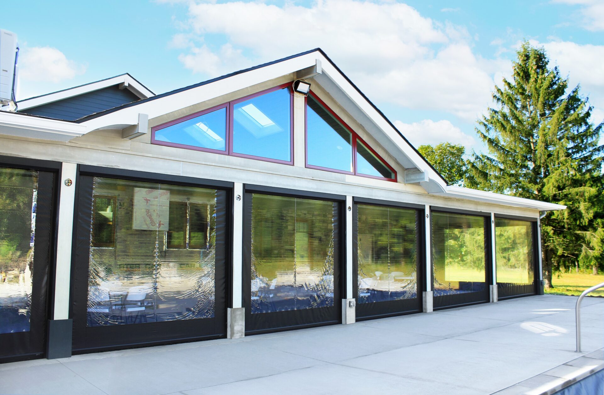 Screening Solutions Ohio transforms this outdoor patio into a four season room with Phantom Retractable Vinyl. With the touch of a button, Phantom’s Clear Vinyl will retain heat while keeping out the elements, allowing you to enjoy your porch all year long.