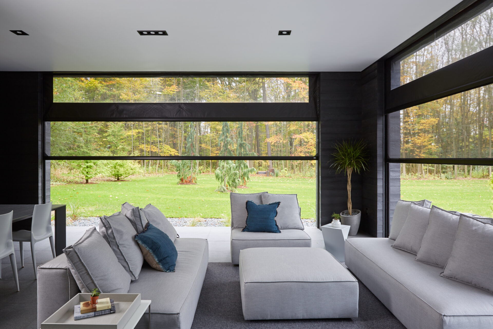 Phantom Screen and Vinyl System on a pool house in Ohio.