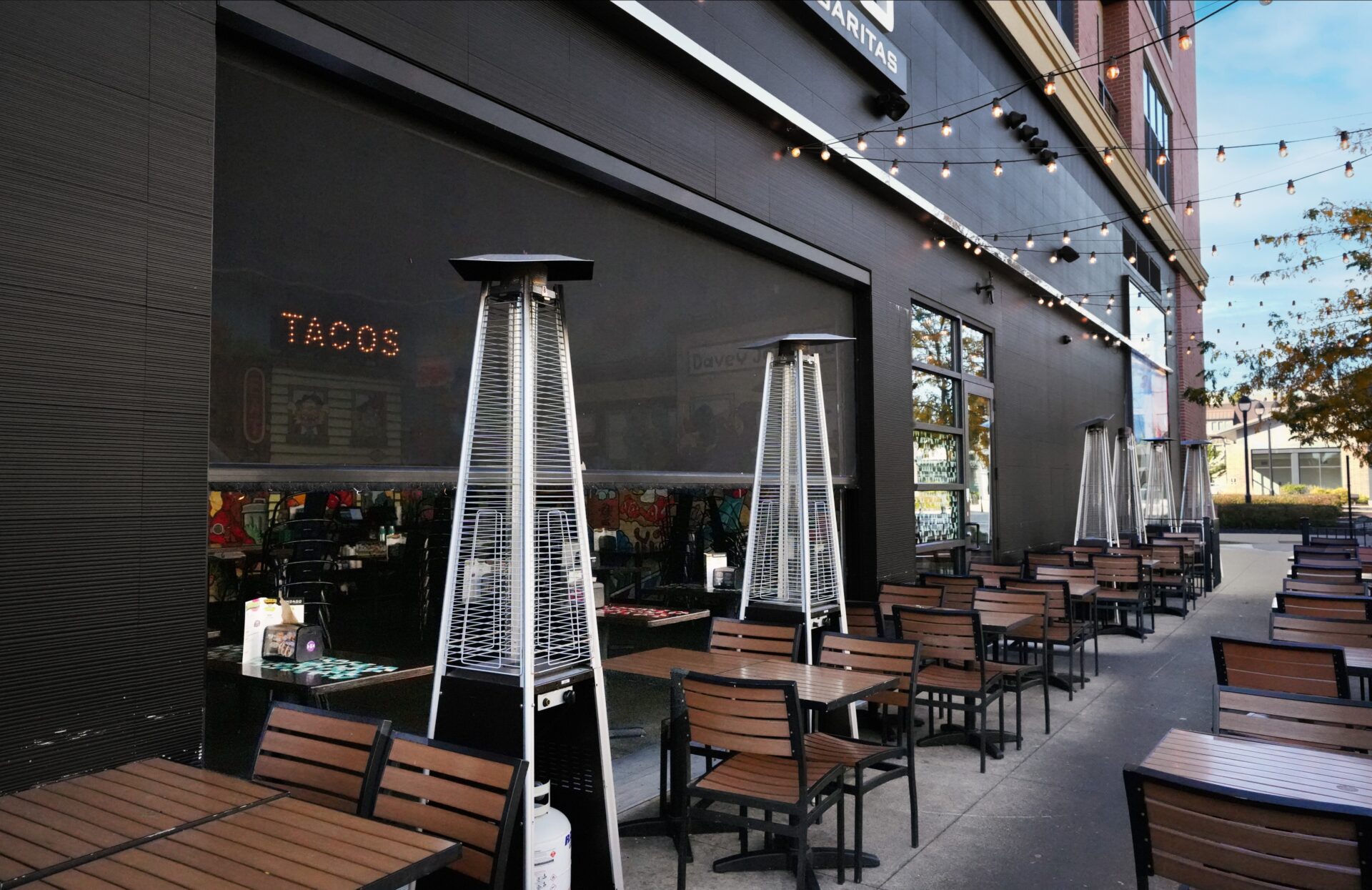 Condado Tacos is a popular local taco joint located right inside of Crocker Park. Screening Solutions Ohio installed Phantom Retractable Power Screens onto the restaurants two large garage openings. The motorized screens provide bug protection in a matter of seconds. With the touch of a button, the screens drop down and seal in the space. Whenever the screens aren’t needed, they roll up and hide away inside their protective housing units blending in with the look of the building.