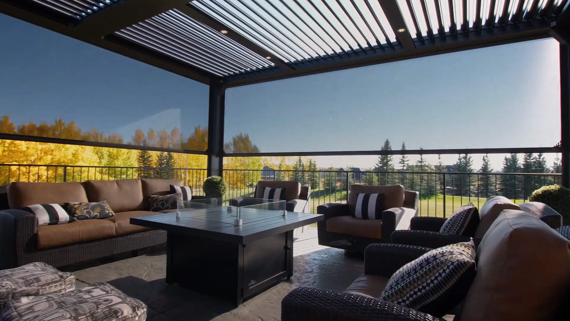 Phantom Executive Screens close in an outdoor patio in Ohio from bugs.